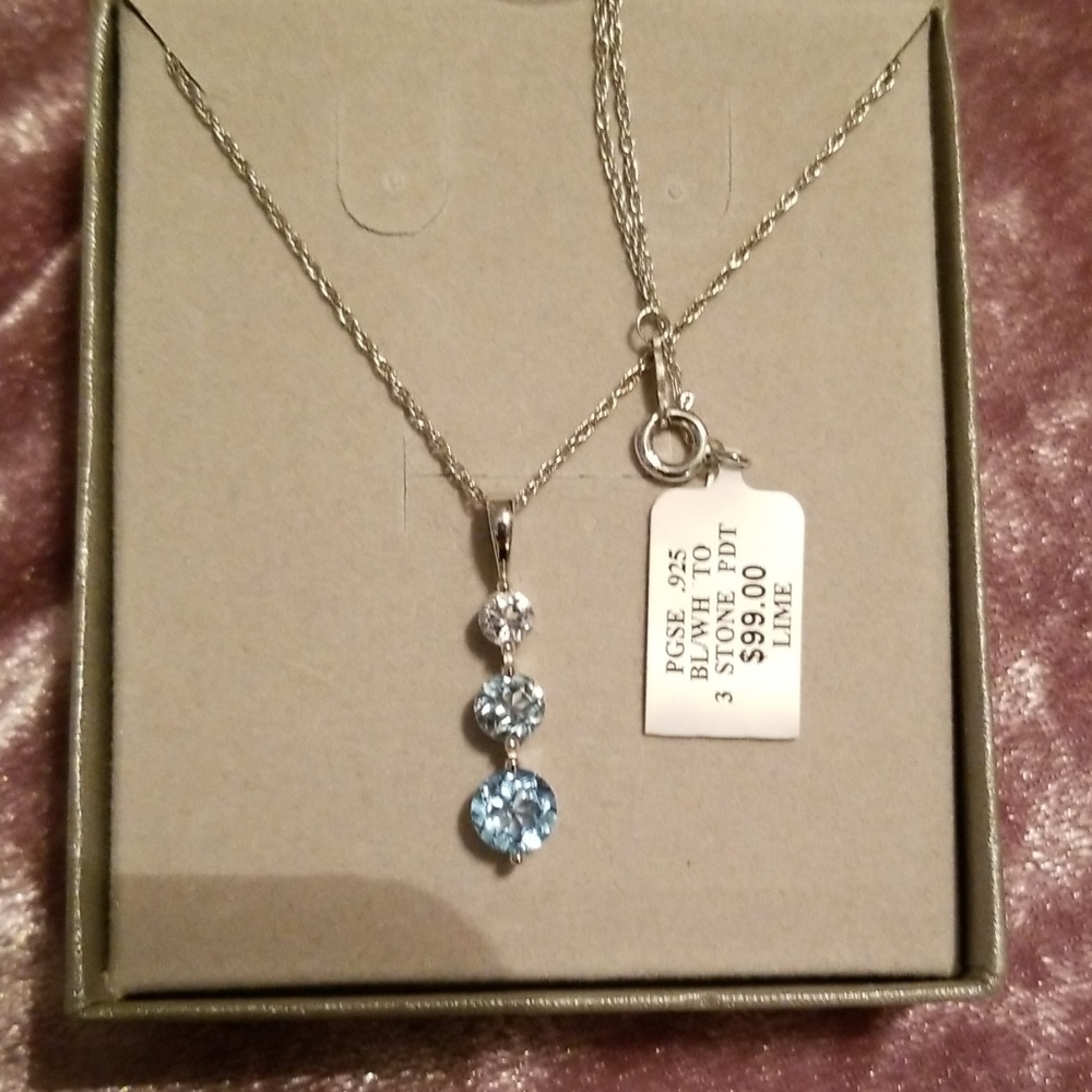 💎Blue and white 3 stone pdt💙💘